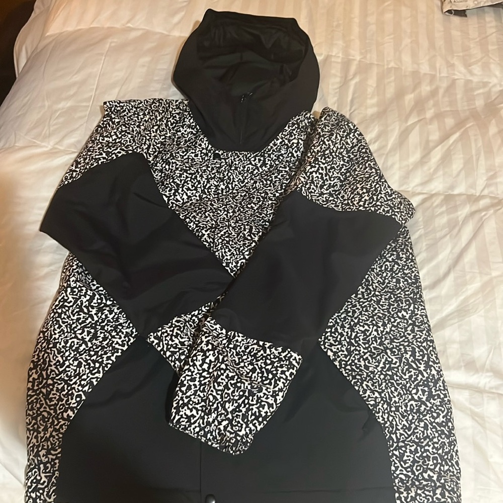 Men’s NorthFace Snowboarding Black & White Winter Jacket 
Excellent Condition
